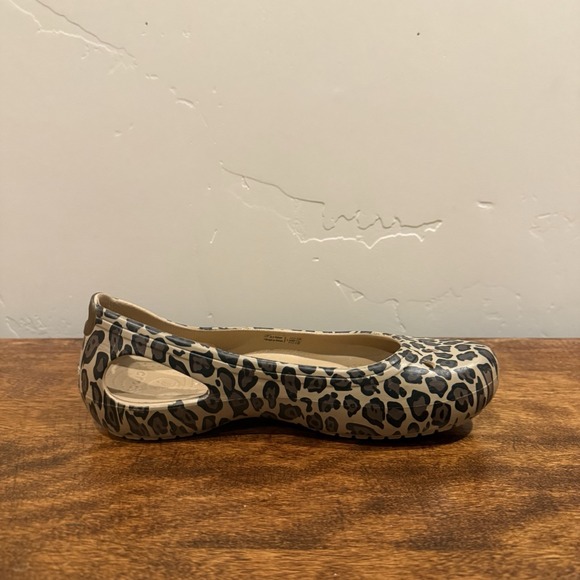 Crocs Kadee Flats Women 7 Cheetah Leopard Animal Print Ballet Flats Comfort Shoe - Picture 4 of 6